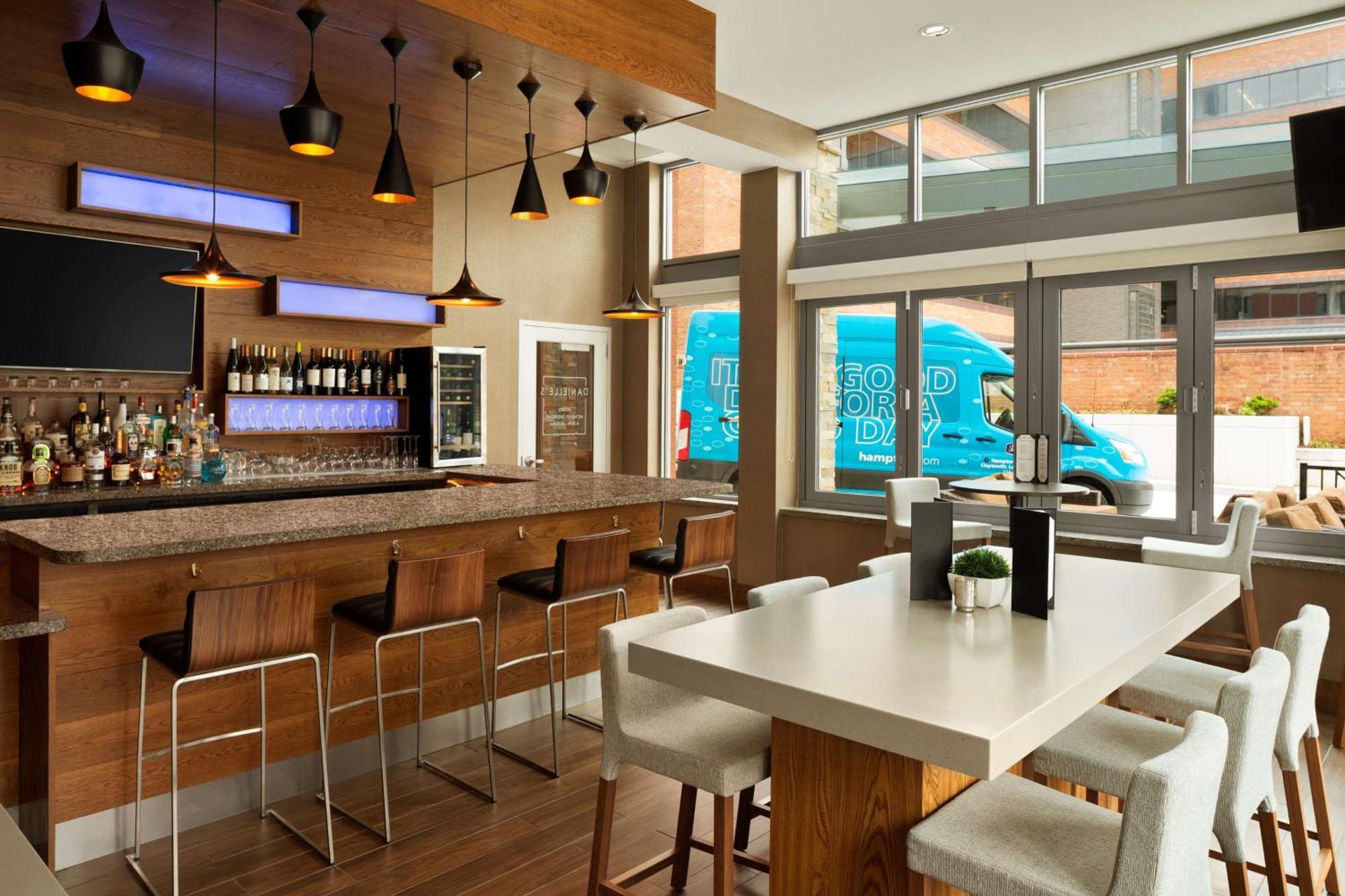 Hampton Inn And Suites Clayton/St. Louis-Galleria Area Zewnętrze zdjęcie